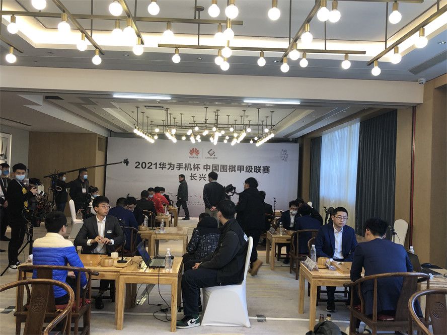 股东信息显示，该公司由吴京关联公司北京登峰国际文化传播有限公司、郭帆（北京）影业有限公司以及电影制片人刘某珞、吴某共同持股，且该公司的受益所有人为郭帆和吴京